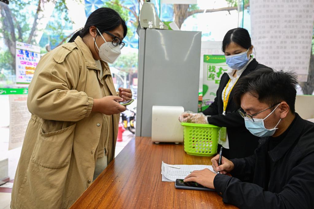 海口免费发放退烧药等药品7万余粒